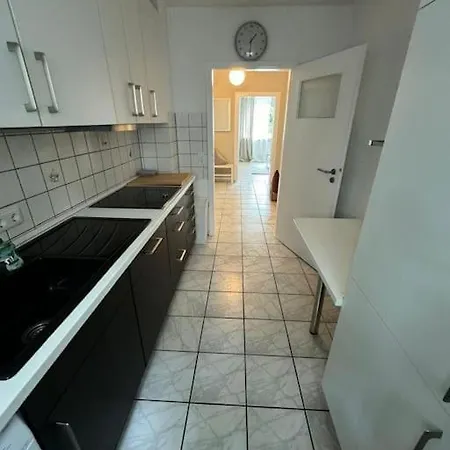 1 Bis 4 Pers 0,3 Km Zur Von Geraeumig شقة وبرتال