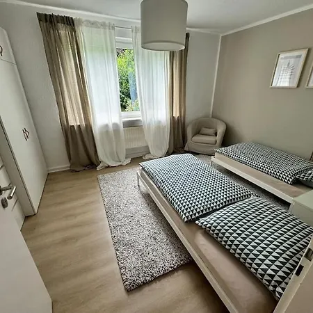 1 Bis 4 Pers 0,3 Km Zur Von Geraeumig * وبرتال