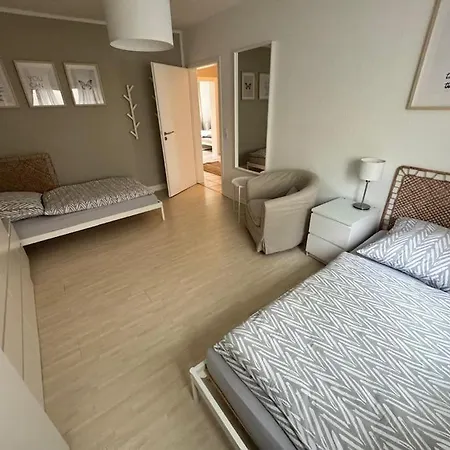 شقة 1 Bis 4 Pers 0,3 Km Zur Von Geraeumig