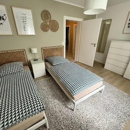 1 Bis 4 Pers 0,3 Km Zur Von Geraeumig وبرتال